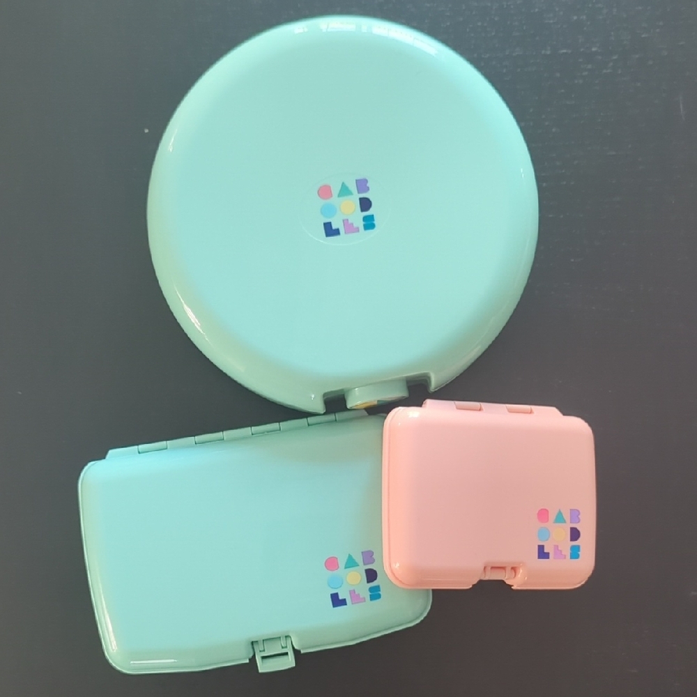 CABOODLES Mint and Pink Compact Set